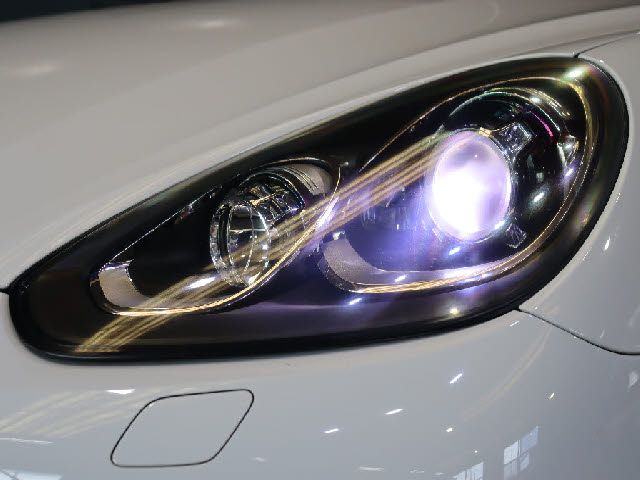 PORSCHE CAYENNE 2016 Image 31