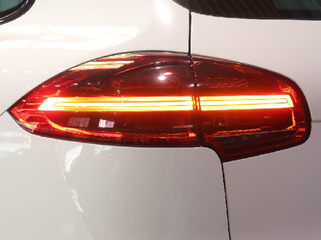 PORSCHE CAYENNE 2016 Image 31