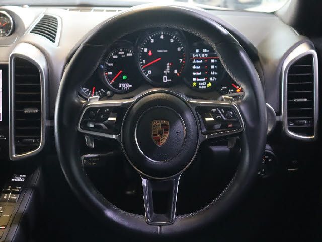 PORSCHE CAYENNE 2016 Image 31