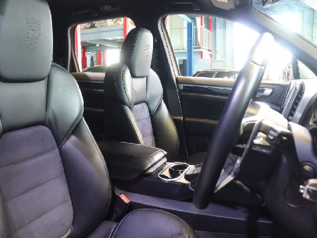 PORSCHE CAYENNE 2016 Image 31