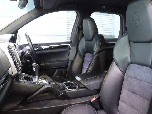 PORSCHE CAYENNE 2016 Image 31