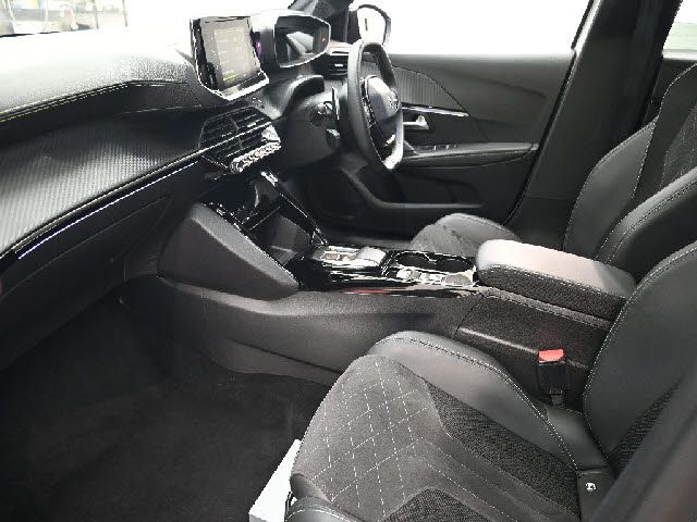 PEUGEOT 208 2022 Image 31