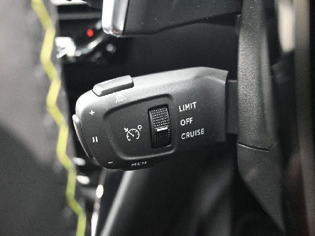 PEUGEOT 208 2022 Image 31