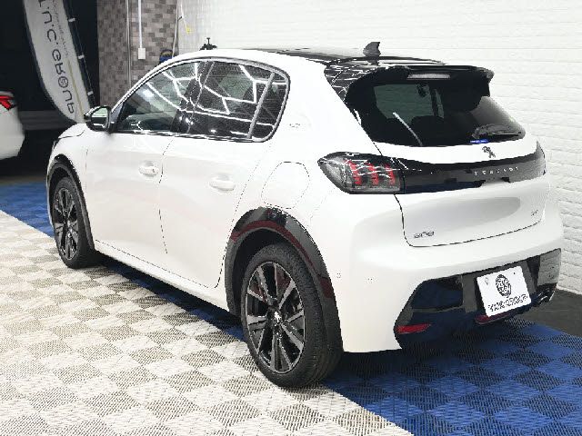 PEUGEOT 208 2022 Image 31