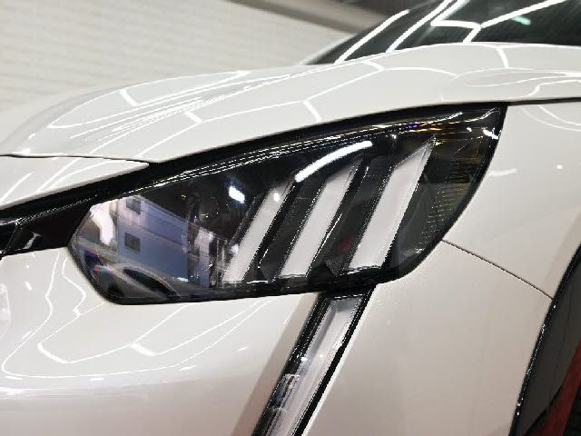 PEUGEOT 208 2022 Image 31