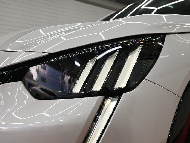 PEUGEOT 208 2022 Image 31