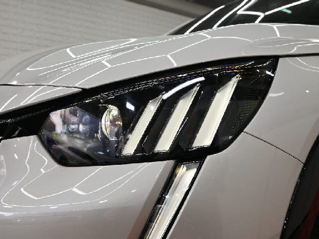 PEUGEOT 208 2022 Image 31