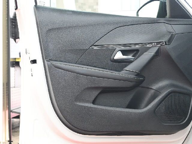 PEUGEOT 208 2022 Image 31