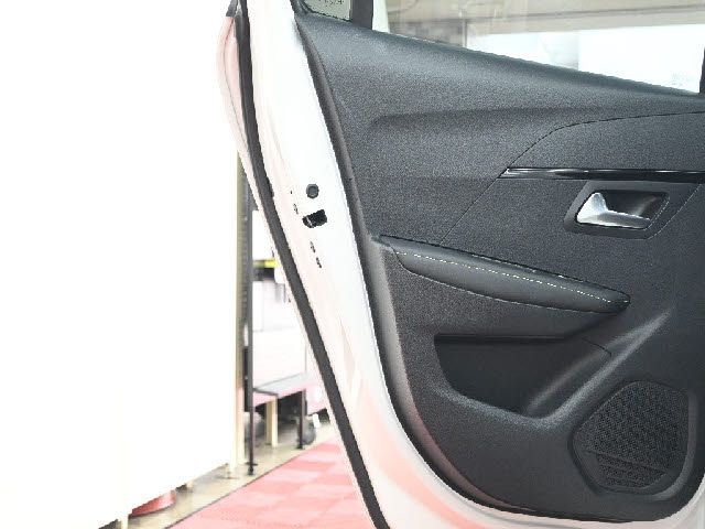 PEUGEOT 208 2022 Image 31
