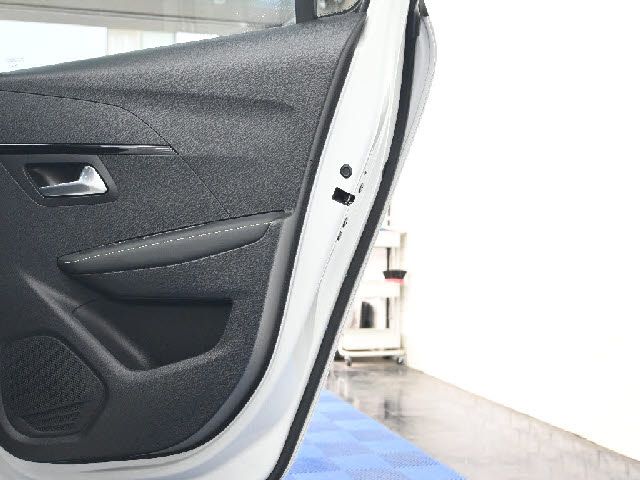 PEUGEOT 208 2022 Image 31