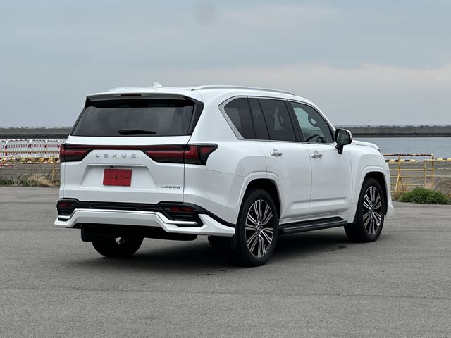 TOYOTA LEXUS LX600 2023 Image 31