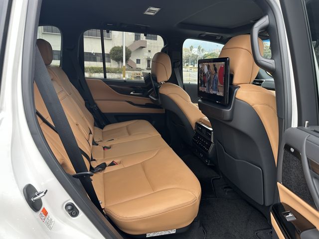 TOYOTA LEXUS LX600 2023 Image 31