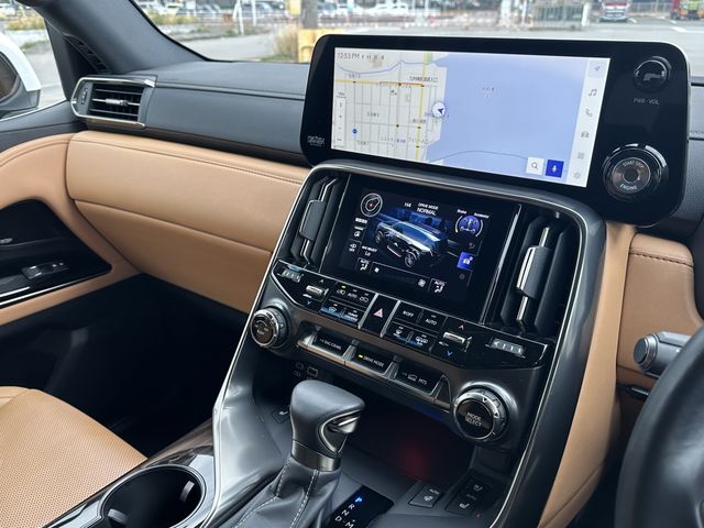 TOYOTA LEXUS LX600 2023 Image 31