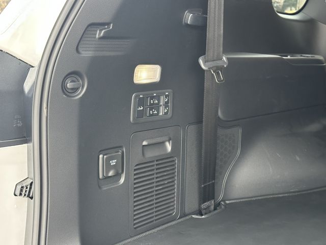 TOYOTA LEXUS LX600 2023 Image 31