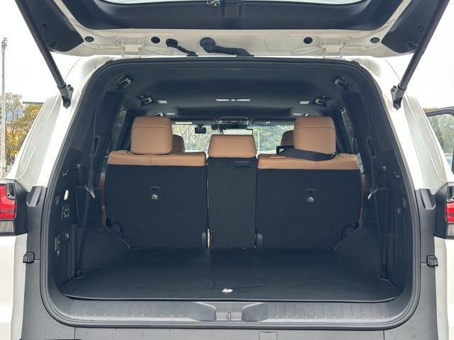 TOYOTA LEXUS LX600 2023 Image 31