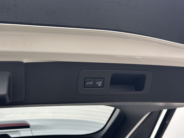 TOYOTA LEXUS LX600 2023 Image 31