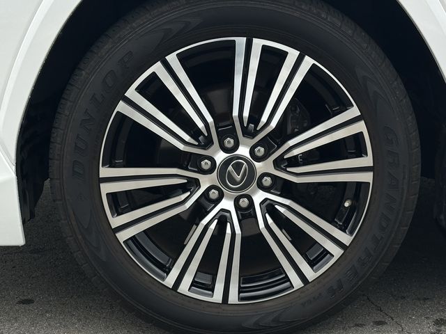 TOYOTA LEXUS LX600 2023 Image 31