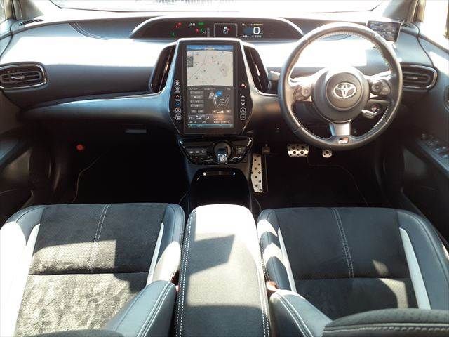 TOYOTA PRIUS PHV 2018 Image 31