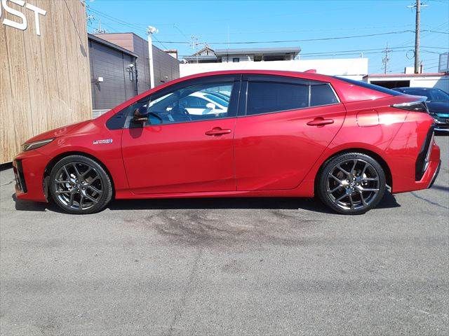 TOYOTA PRIUS PHV 2018 Image 31