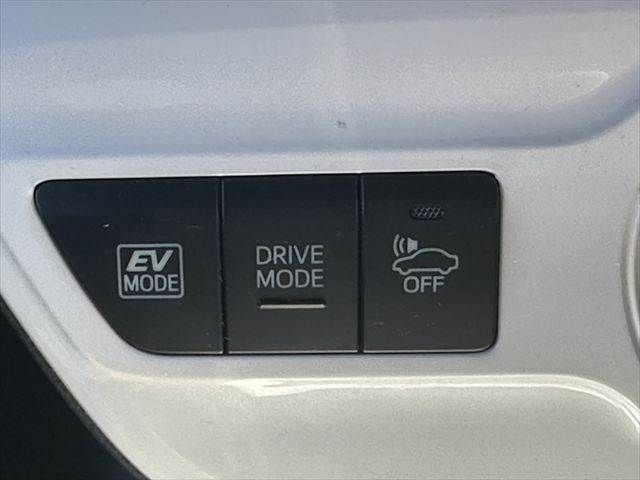 TOYOTA PRIUS 2017 Image 31