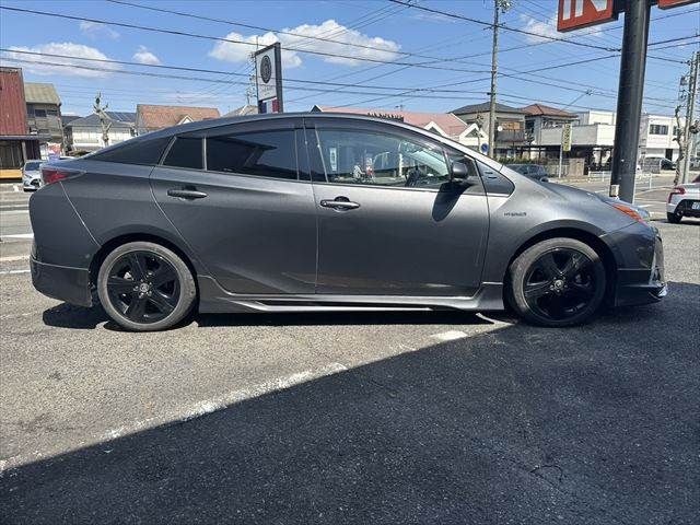 TOYOTA PRIUS 2017 Image 31