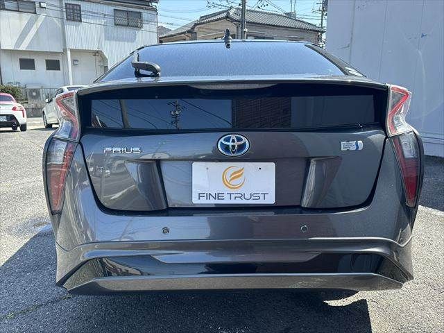 TOYOTA PRIUS 2017 Image 31