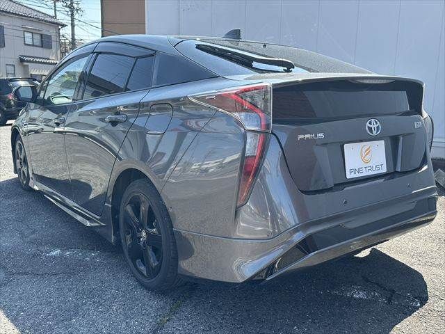 TOYOTA PRIUS 2017 Image 31