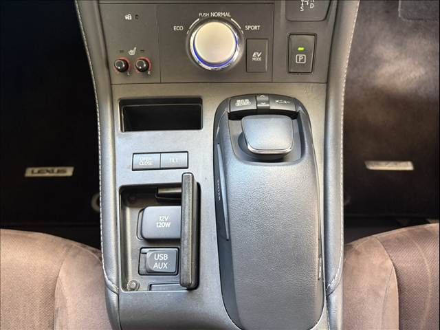 TOYOTA LEXUS CT200H 2011 Image 31