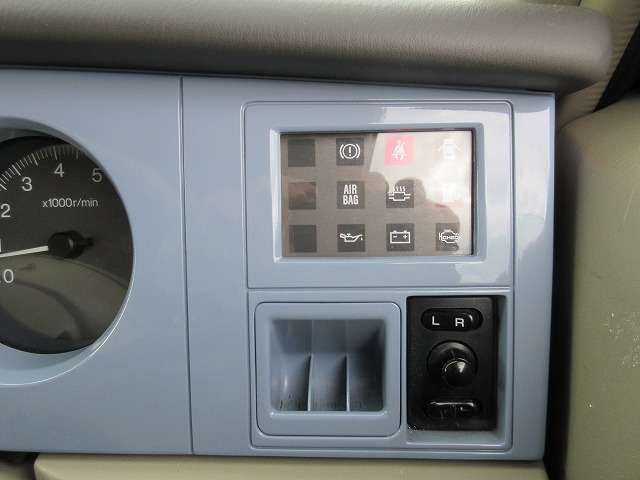 NISSAN RASHEEN 1998 Image 31