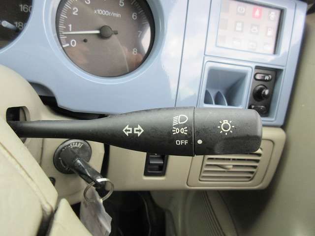 NISSAN RASHEEN 1998 Image 31