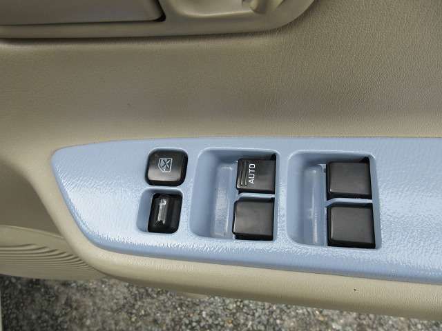 NISSAN RASHEEN 1998 Image 31