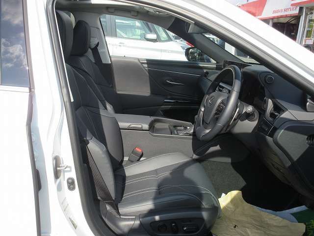 TOYOTA LEXUS ES300H 2024 Image 31