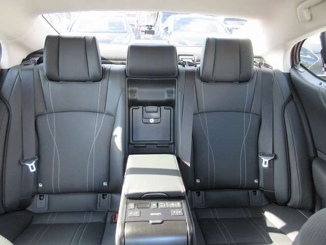 TOYOTA LEXUS ES300H 2024 Image 31