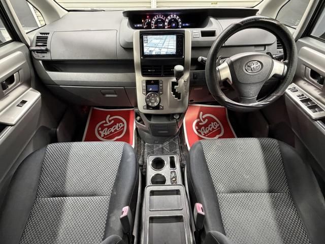 TOYOTA NOAH 2008 Image 31