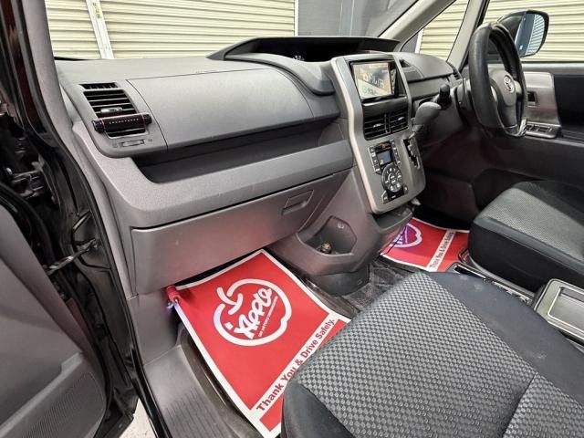 TOYOTA NOAH 2008 Image 31