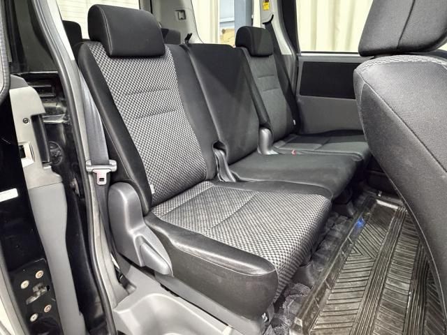 TOYOTA NOAH 2008 Image 31