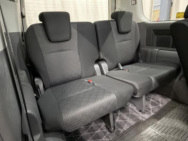 TOYOTA NOAH 2008 Image 31