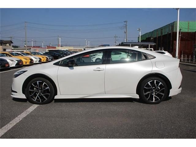 TOYOTA PRIUS PHV 2024 Image 31