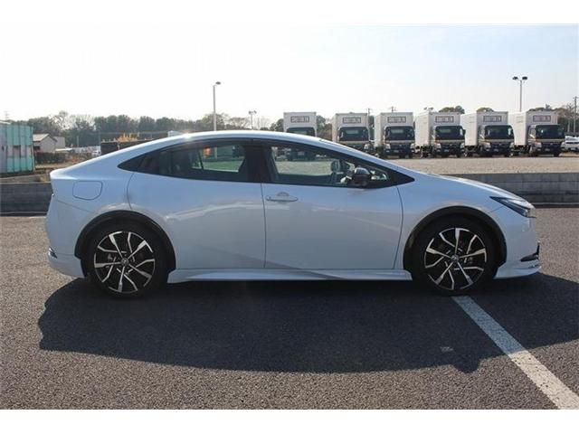 TOYOTA PRIUS PHV 2024 Image 31