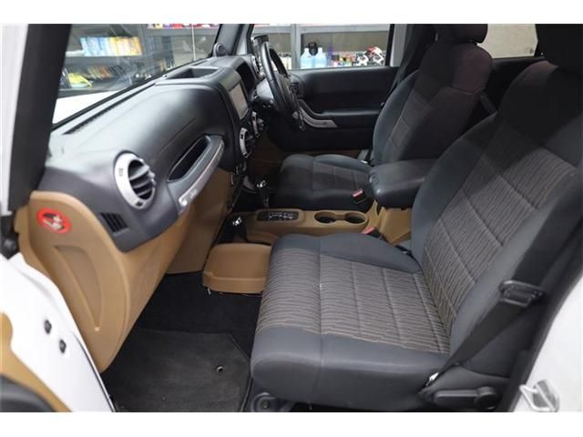 JEEP WRANGLER UNLIMI 2012 Image 31