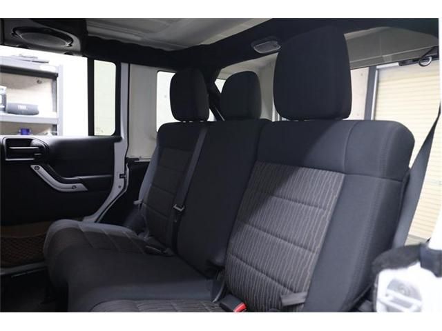 JEEP WRANGLER UNLIMI 2012 Image 31