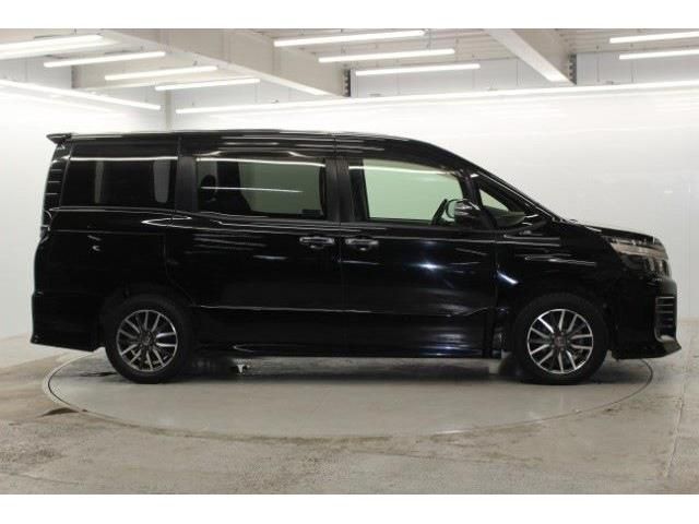 TOYOTA VOXY 2017 Image 31