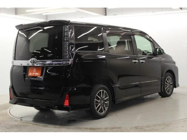 TOYOTA VOXY 2017 Image 31