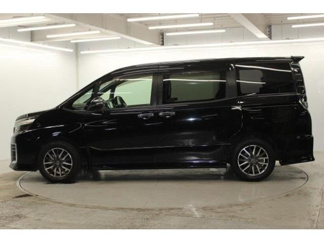 TOYOTA VOXY 2017 Image 31