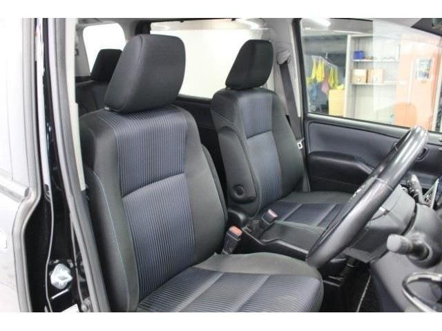 TOYOTA VOXY 2017 Image 31