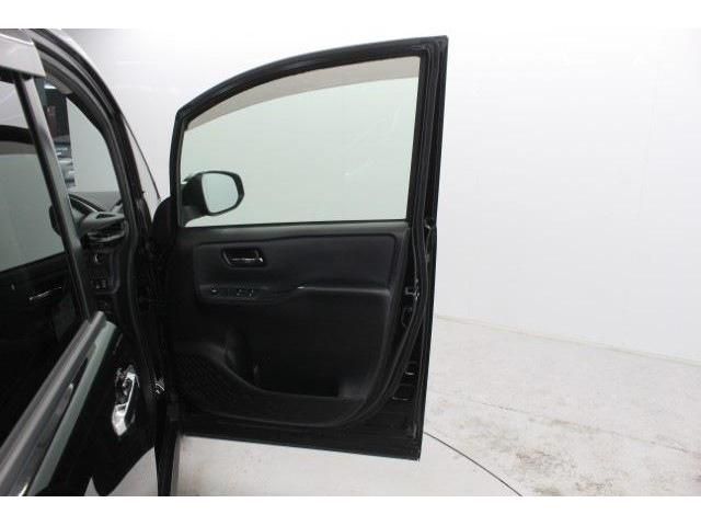 TOYOTA VOXY 2017 Image 31