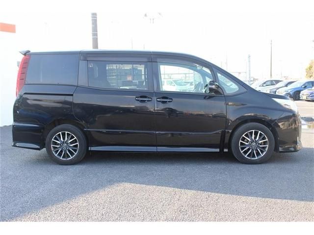 TOYOTA NOAH 2014 Image 31