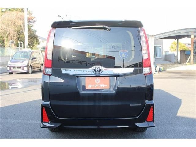 TOYOTA NOAH 2014 Image 31