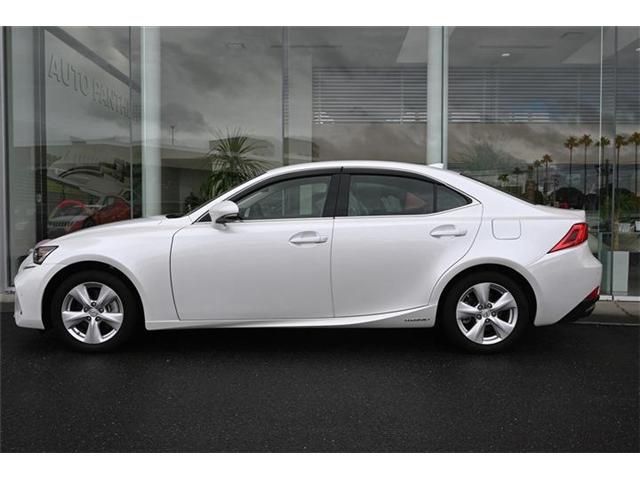 TOYOTA LEXUS IS300H 2019 Image 31