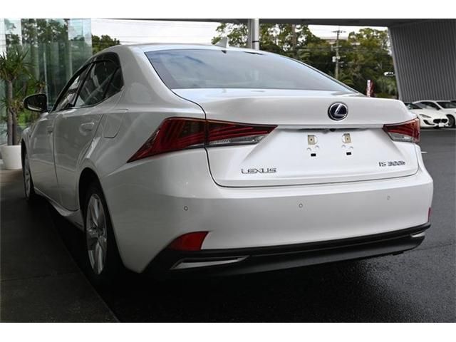 TOYOTA LEXUS IS300H 2019 Image 31